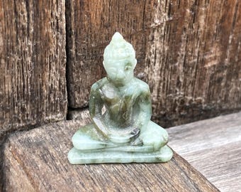 緑翡翠の仏陀座像 - Etsy 日本