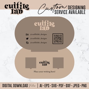 Könnte beinhalten: Eine digitale Download-Datei für ein Schnittmuster. Das Design zeigt den Text "cutfile lab" in einer Retro-Schriftart. Das Design ist perfekt für die Erstellung von individuellen Designs für Bastelarbeiten, Scrapbooking und mehr. Die Datei umfasst die Formate AI, EPS, SVG, PDF, DXF, JPEG und PNG.