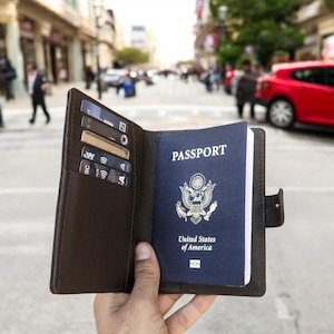 Porta-passaporte de couro feito à mão com fecho seguro, capa para passaporte com design unissex, compartimento para vários cartões, capa para passaporte, carteira de passaporte de viagem de luxo