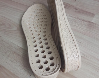 DIY-Sandalensohlen: Gummi-Nähbasen für individuell gefertigte Schuhe