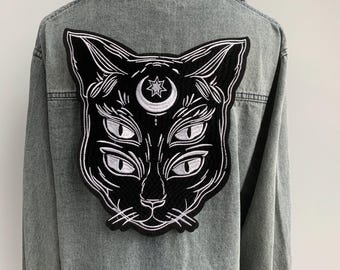 Mystieke geborduurde patch zwarte kat: occulte gothic-appliqué