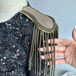 A Pair of Green Military Epaulettes Tassels Chains Shoulder Pad Handmade Punk Clothes Costume Metallic Weave with Felt Lining Decoration