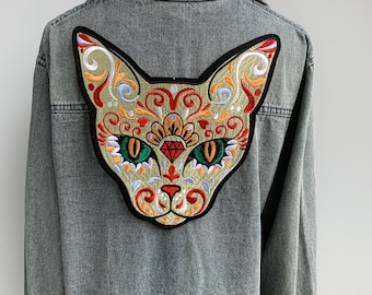 Écusson brodé chat sphynx bohème : appliqué thermocollant floral