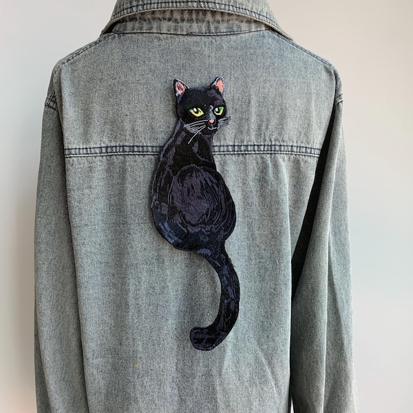 Mystical Black Cat Embroidered Patch: Witchy Gothic Applique