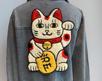 Großer Glückskatzen Chenille Aufnäher | Gestickte Maneki-Neko Applikation