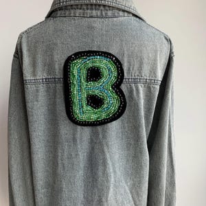Parche de letras con cuentas hecho a mano y brillante: aplique de alfabeto con diamantes de imitación único