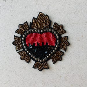 Hartpatch met sprankelende kralen en boze oog | Handgemaakt borduursel met kralen en parels voor jassen, tassen en kostuums Red w Black 11 cm