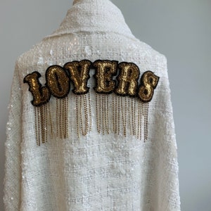 Letra "Lovers" con lentejuelas doradas de lujo, diamantes de imitación y parche para coser con borlas: elegante aplique hecho a mano