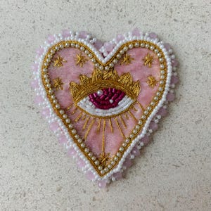 Hartpatch met sprankelende kralen en boze oog | Handgemaakt borduursel met kralen en parels voor jassen, tassen en kostuums Pink 7cm * 7cm