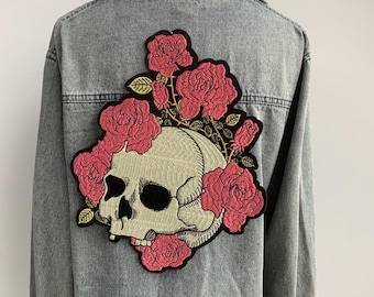 Gothic Skull & Rosen Patch, gesticktes Bügelbild