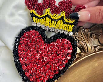 Handgemachter Sacred Heart mit Krone und Pailletten zum Aufnähen