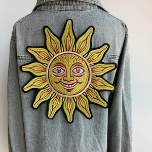 Large Gold Sun Iron-On Patch – Mystical Celestial Embroidery with Radiant Sun Rays for Hippie and Astrology-Inspired Fashion