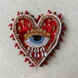 Hartpatch met sprankelende kralen en boze oog | Handgemaakt borduursel met kralen en parels voor jassen, tassen en kostuums Red 7cm * 7cm