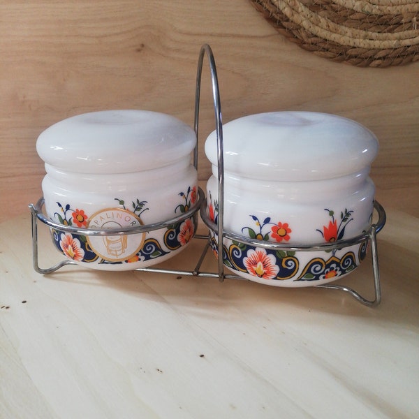 2 Pots de conservation vintage en  opaline fleuri. En parfait état. Avec son support métallique. BRF. Bormioli Rocco Figlo.