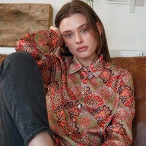 Retro Satin Shirt, Vintage Pattern Blouse, Elegant Button-Up Shirt, Chic Women&#39;s Top, Long Sleeve Retro Blouse, Soft Stylish