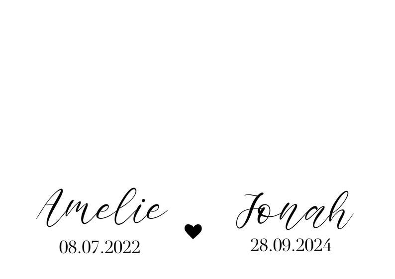 May include: A white background with black text. The text reads "Amelie 08.07.2022" and "Jonah 28.09.2024" with a black heart symbol between the two names.
