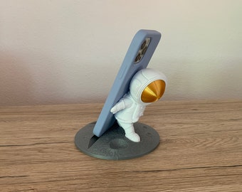 Astronaut cell phone holder, cell phone holder, 3D printing, moon with astronaut, decoration, extraordinary
