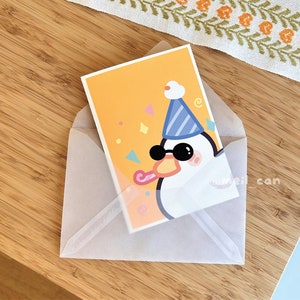 Duckie con un sombrero de fiesta - Tarjeta de cumpleaños de pato - Tarjeta de felicitación - Papelería linda, regalo divertido, juegos de palabras divertidos de pato / Meil_can