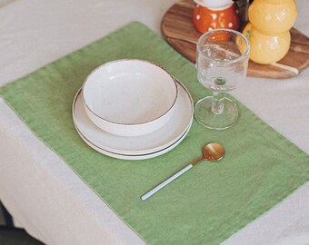 Linen placemats Double sided linen placemats Farmhouse table deco  Dinner table decor Rustic linen Green double sided placemat Reversible