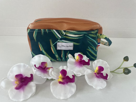 Faux leather unisex toiletry bag