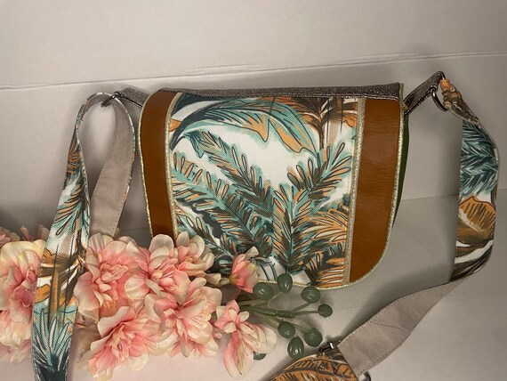 Adjustable shoulder bag for women or children
