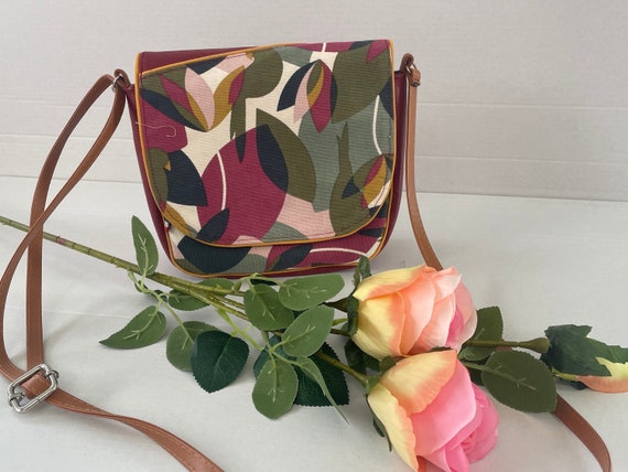 Adjustable shoulder bag for women or children