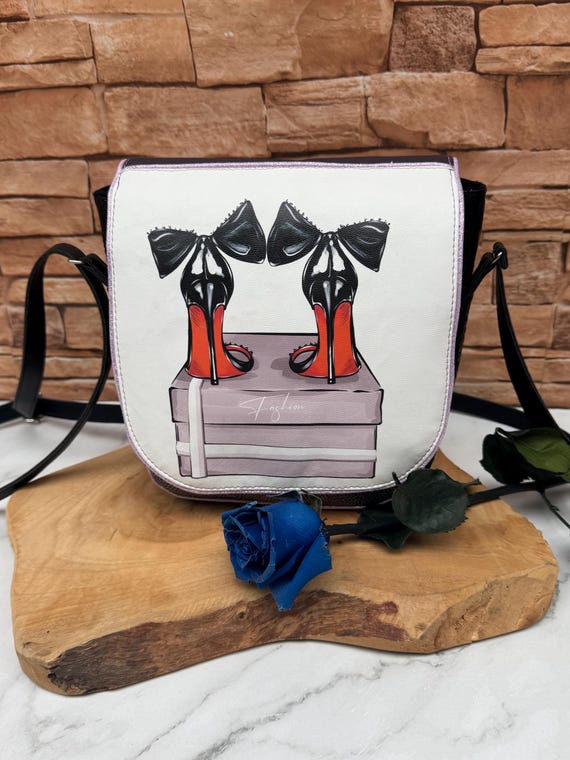 Adjustable shoulder bag for women or children