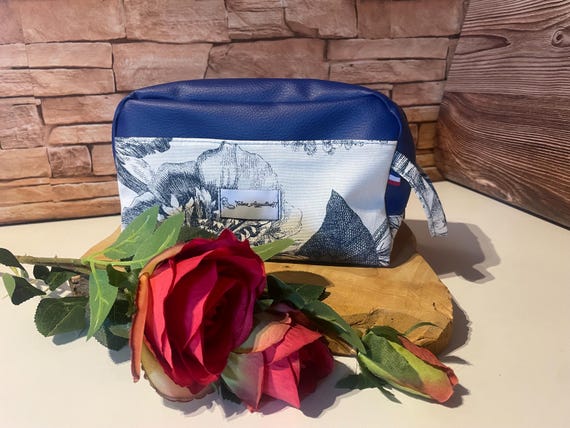 Faux leather unisex toiletry bag