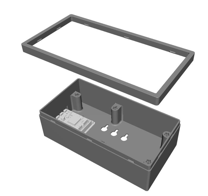 Pode incluir: Uma caixa eletr&ocirc;nica retangular cinza com uma moldura separada. A caixa tem uma base retangular com postes de montagem, orif&iacute;cios para parafusos e uma placa de circuito. A moldura tamb&eacute;m &eacute; retangular e fica acima da base.