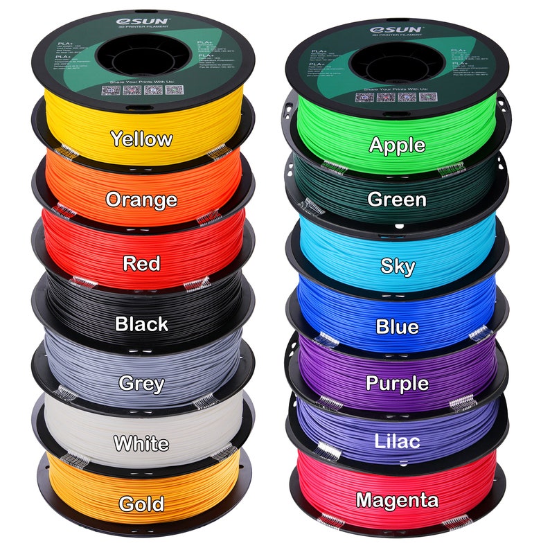 Pode incluir: Uma pilha de bobinas de filamento para impressora 3D coloridas. As cores incluem amarelo, laranja, vermelho, preto, cinza, branco e dourado &agrave; esquerda. Verde, azul celeste, azul, roxo, lil&aacute;s e magenta &agrave; direita. Cada bobina &eacute; rotulada com sua cor.