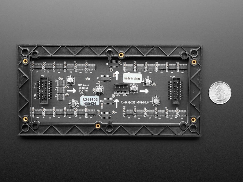 Pode incluir: Uma placa de circuito preta com uma moldura de pl&aacute;stico preta, com v&aacute;rios componentes eletr&ocirc;nicos, conectores e o texto "S211603 H00424". Uma moeda &eacute; colocada ao lado para compara&ccedil;&atilde;o de tamanho.