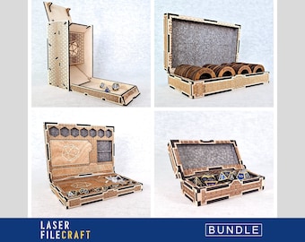 Puede incluir: Cuatro cajas de dados de madera diferentes con intrincados diseños cortados con láser. Las cajas están abiertas y muestran los compartimentos interiores y los dados. Las cajas están hechas de madera clara con un ribete de madera oscura. Las cajas están etiquetadas con "LASER FILECRAFT" y "BUNDLE".