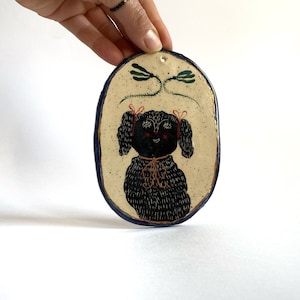 Assiette décorative, tableau caniche noir, tableau look vintage, suspension murale en céramique de style vintage, décoration murale, cadeau pour amateur de caniche