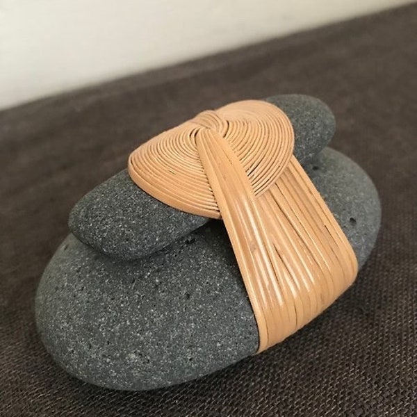 Geflochtene Steine (mittelgroße), woven stones (medium size), Zen-Steine gewickelt, cane wrapped stones, zen stones