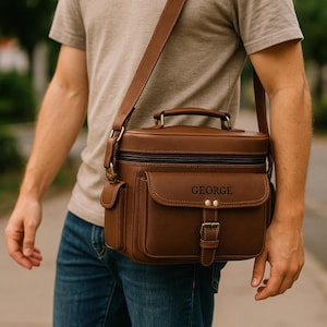 Personalized Full-Grain Leather Camera Bag | Velvet-Lined DSLR Crossbody Case with Brass Hardware | Custom Engraved Gift for Photographers