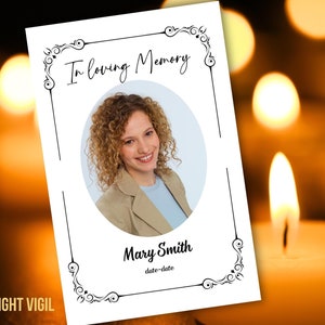 Puede incluir: Una tarjeta blanca con un borde negro y un diseño adornado. La tarjeta dice "En memoria cariñosa" y presenta una foto de una mujer con cabello rizado. El texto debajo de la foto dice "Mary Smith" y "date-date". La tarjeta está sobre un fondo de luz de velas borrosa.