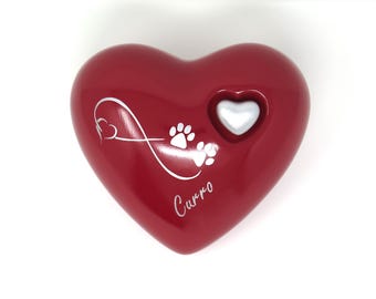 Urna de cerámica para mascotas en forma de corazón – Urna para perros y gatos – Hecha a mano con motivo y un pequeño corazón de peluche