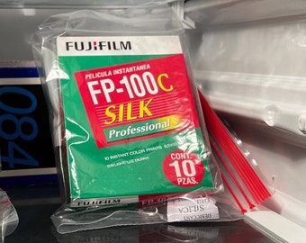 Cold Stored / Like New - FujiFilm Instant Color Film FP-100C Silk Peel Apart Packfilm (May 2018 Exp)