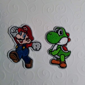 Super Mario / Yoshi, Embroidered iron-on patches 9 cm