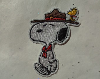Embroidered iron-on patch, Snoopy ranger hat. 8.5 cm x 6.5 cm