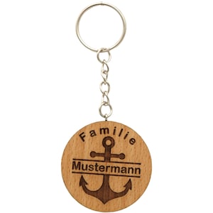 Schlüsselanhänger Holz für die Familie personalisierbar. Anker mit Familienname und Vornamen. Beidseitig graviert. Im Geschenkkarton