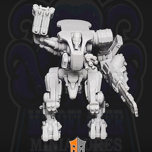 Könnte beinhalten: Ein hellgraues, modulares Mech-Modell mit beweglichen Gliedmaßen und Waffen. Das Modell trägt oben den Text "Modular Mech" in Orange. Das Logo von "Adamant Arsenal" befindet sich unten.