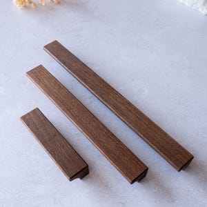 Poignées de tiroir en noyer américain - Poignées en bois, poignée Ikea, Metod Ikea, Poignées Ikea Pax, Poignée linéaire, Poignées de tirage, 10 - 120 cm