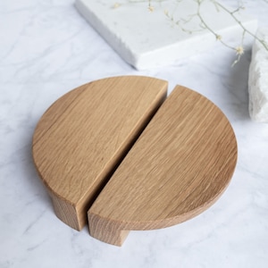 Poignée de tiroir demi-lune en chêne faite main : poignée de meuble minimaliste