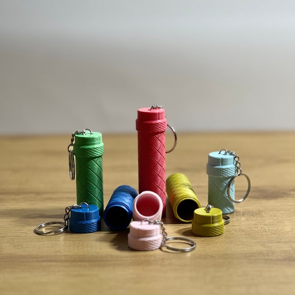 Porte-clés capsule pour voyage, idéal pour médicament pilule, pilulier de poche pour sac de voyageur, porte bijoux cadeau personnalisé