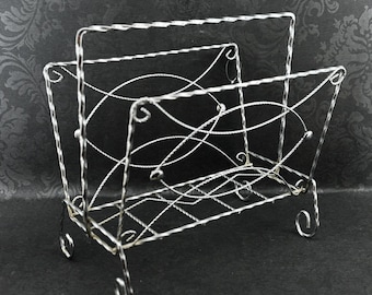 Stojak na czasopisma z drutu chromowanego w stylu vintage | Organizer w stylu mid-century modern | Metalowy stojak na gazety | Przechowywanie w domu w stylu retro | Minimalistyczny wystrój