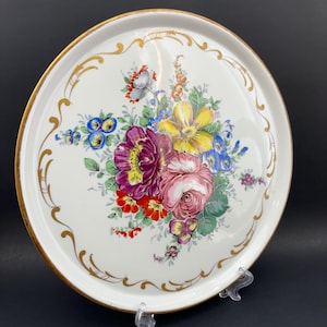 Antique Meissen plate in hand-painted porcelain with floral motifs. 19th / 20th century