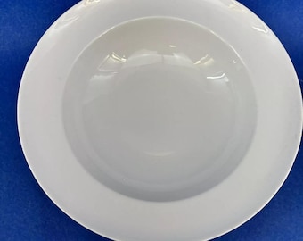 Crate and Barrel Kahla Pure And Simple 12.5” Large Porcelain Serving Bowl Mint