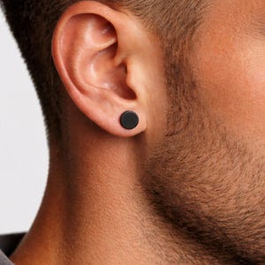 Pendientes minimalistas unisex de botón, planos, de acero inoxidable.