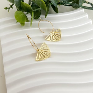 Sonnen Creolen mit Anhänger filigrane goldene Ohrringe klein Handmade dünne Kreolen minimalistisch Geschenk Boho Hippie Aztec Sonnenstrahlen